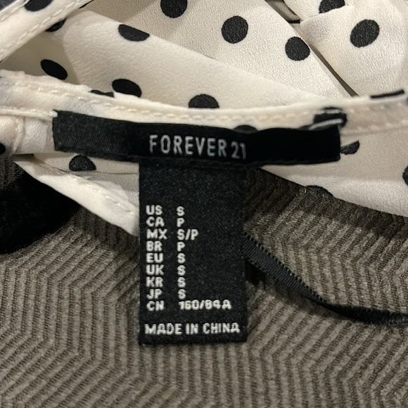 Forever 21  Polka Dot Pleated Flutter Top - Small - Picture 8 of 8